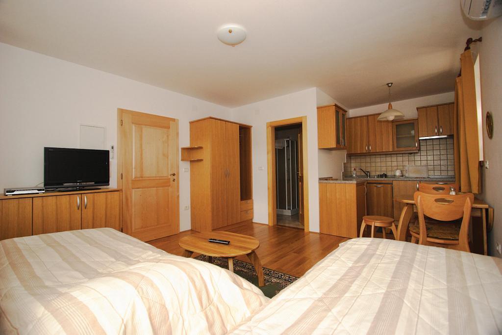 Apartments Janks Vremski Britof Room photo